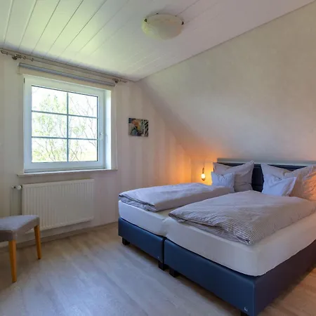 Hus-pellworm-2-ferienwohnung-meereswelle